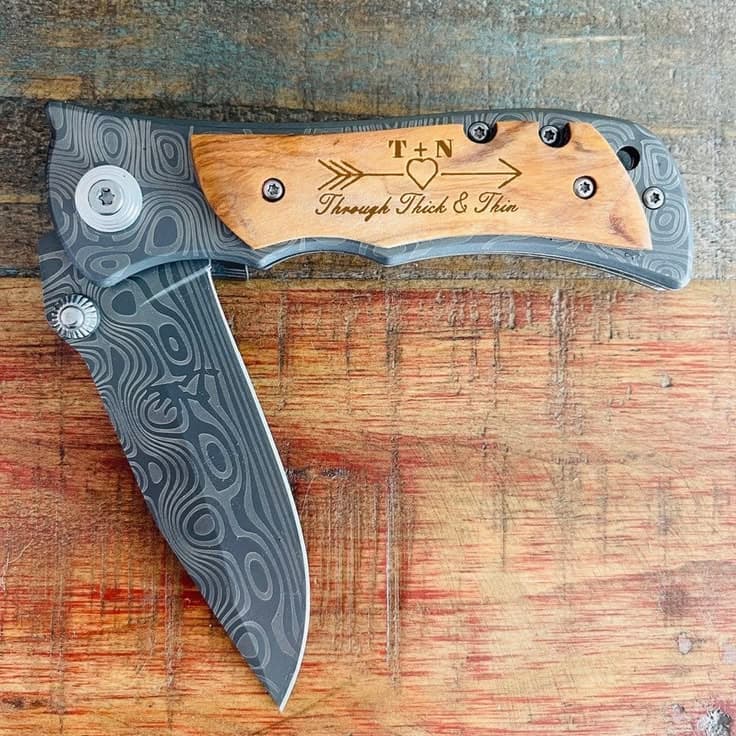 Engraved knife — Cupid style